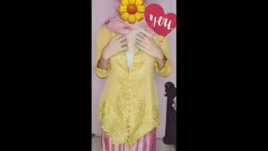 Ukhti Kebaya Pink Unjuk Bodi Mulus Waktu Live Streaming
